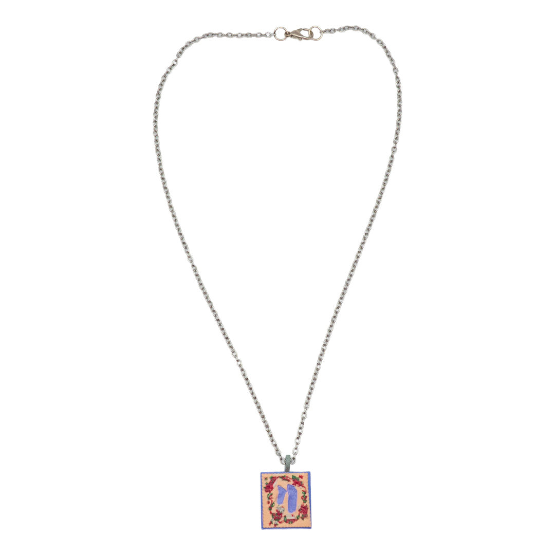 Footsie necklace