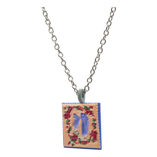 Footsie necklace